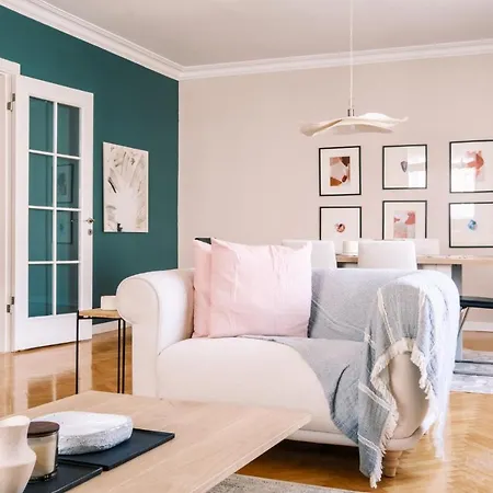 Chic Flat W Balcony 5 Min To Cevahir Mall In Sisli Διαμέρισμα Κωνσταντινούπολη